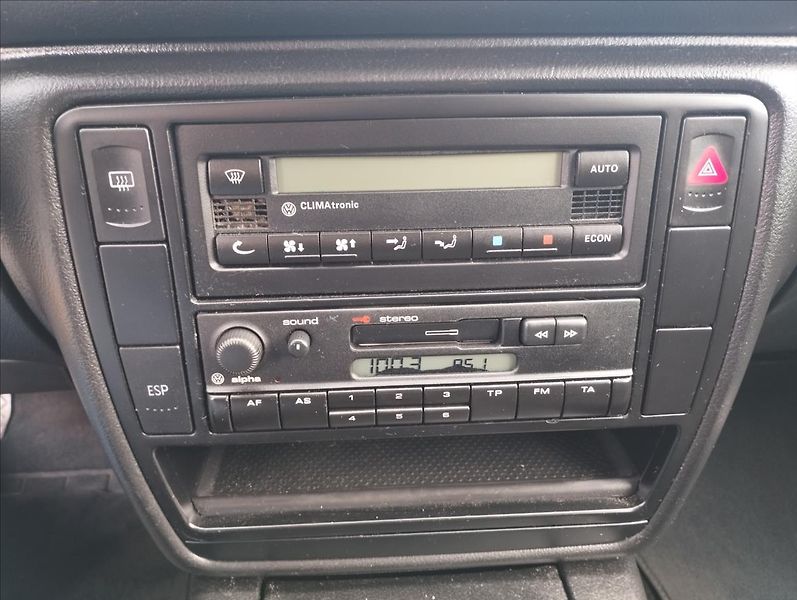Volkswagen Passat 2,0 85KW - fotka 17 z 20