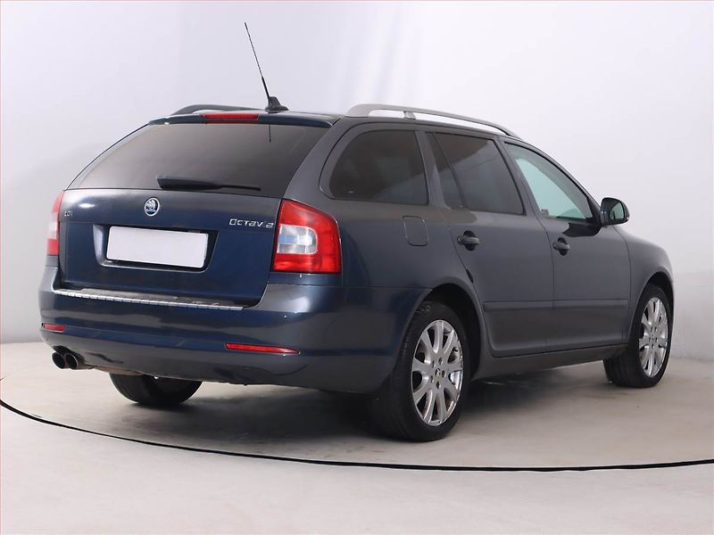Škoda Octavia (2009) 1.9 TDI, Serv.kniha, po STK - fotka 5 z 16
