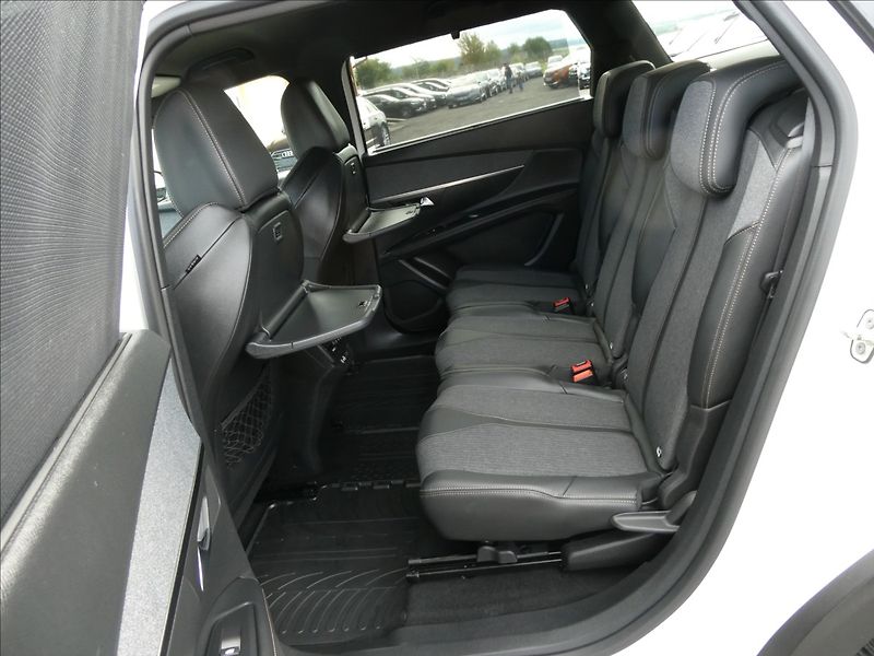 Peugeot 5008 1,6 133kW GT-line AT8,7.míst,D - fotka 23 z 50
