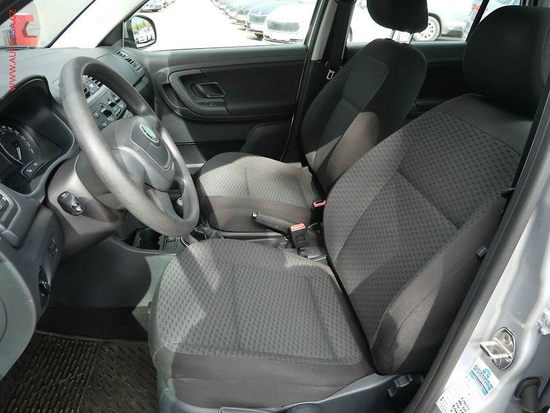 Škoda Fabia (2011) 1.2 TSi, AC, tempo - fotka 9 z 15