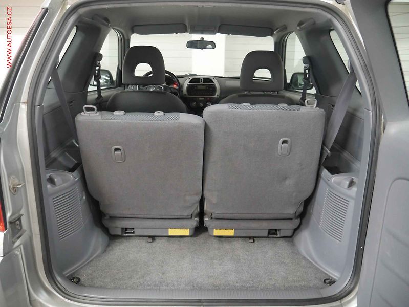 Toyota RAV4 (2001) 2.0VVT-i 4x4, AC - fotka 7 z 18