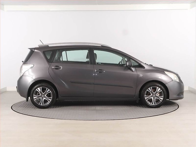 Toyota Verso (2011) 2.2 D-CAT, po STK, Tažné - fotka 6 z 12