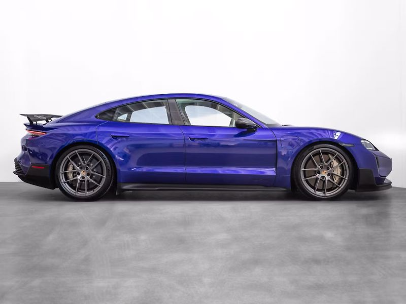 Porsche Taycan Turbo GT Weissach ActiveRide - fotka 4 z 23