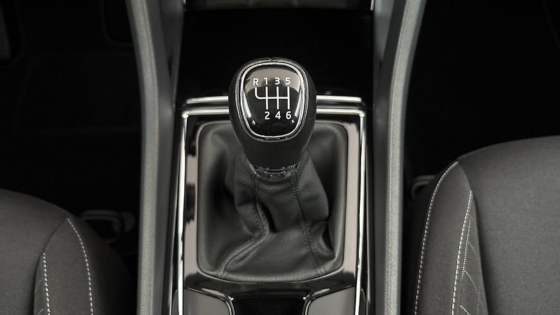 Škoda Karoq 2.0 TDI Ambition - fotka 23 z 25