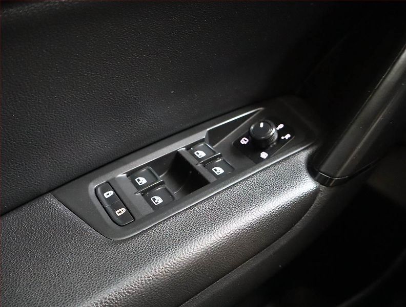 Volkswagen Touran (2020) Highline 2.0 TDI, Automat - fotka 18 z 22
