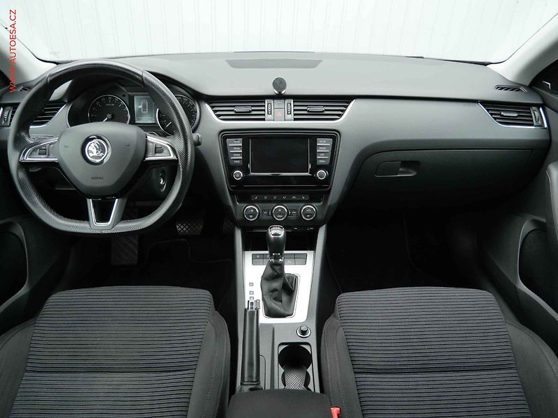 Škoda Octavia (2015) 2.0TDi, DSG, navi, bixen - fotka 8 z 19