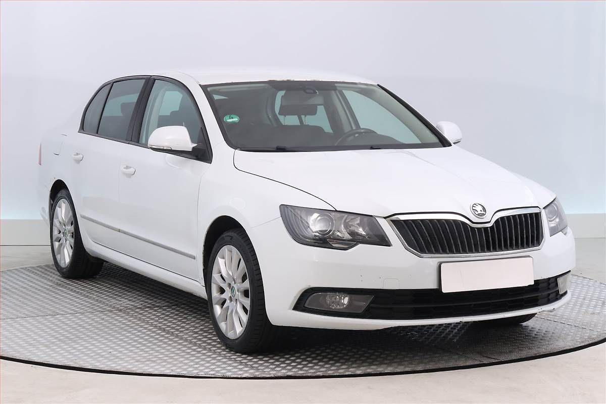 Škoda Superb Comfort 2.0 TDI, Xenony