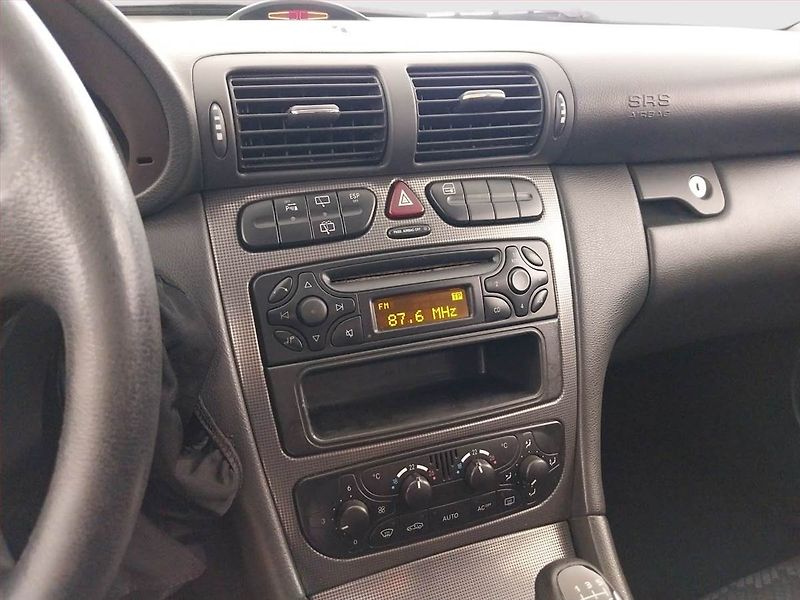 Mercedes-Benz Třídy C (2003) Avantgarde C 180 Kompressor - fotka 12 z 20