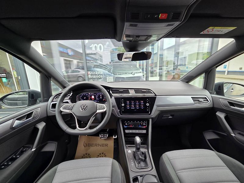Volkswagen Touran (2026) 1.5 TSI R-line DSG 7míst - fotka 13 z 46