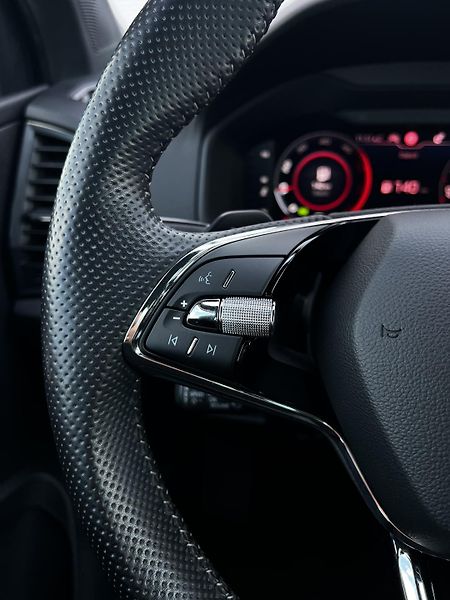 Škoda Karoq 2.0TDI DSG4x4 Sportline TZ DPH - fotka 10 z 28