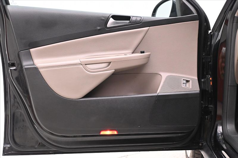 Volkswagen Passat 2,0 103kW NOVÁ STK 4/28 - fotka 23 z 29