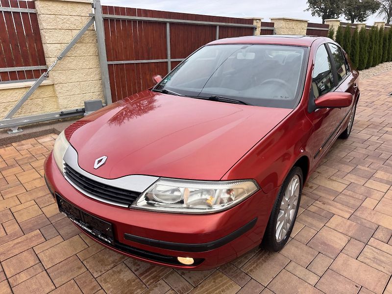 Renault Laguna 1.8i 88Kw Dynamique - fotka 2 z 17