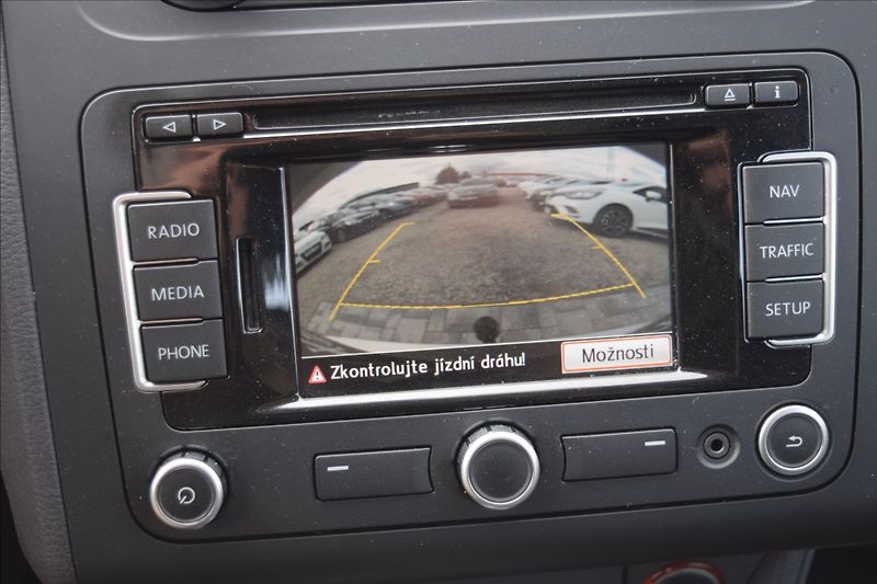 Volkswagen Touran 1,4 i 103KW AUTOMAT TAŽNÉ NAVI - fotka 33 z 44