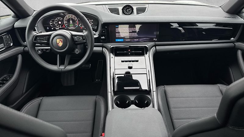 Porsche Panamera 4 E-Hybrid - fotka 18 z 30