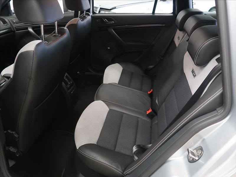Škoda Octavia 2,0 TDI CR RS nezávislé topení - fotka 15 z 29