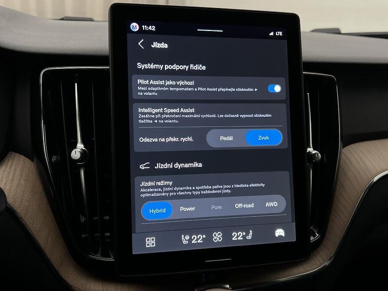 Volvo XC60 (2026) T6 AWD RECHARGE DARK PLUS AUT - fotka 40 z 45