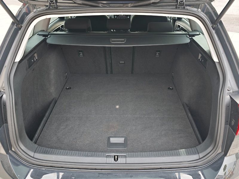 Volkswagen Golf (2019) 1,5 TSI 110 KW Highline - fotka 8 z 33