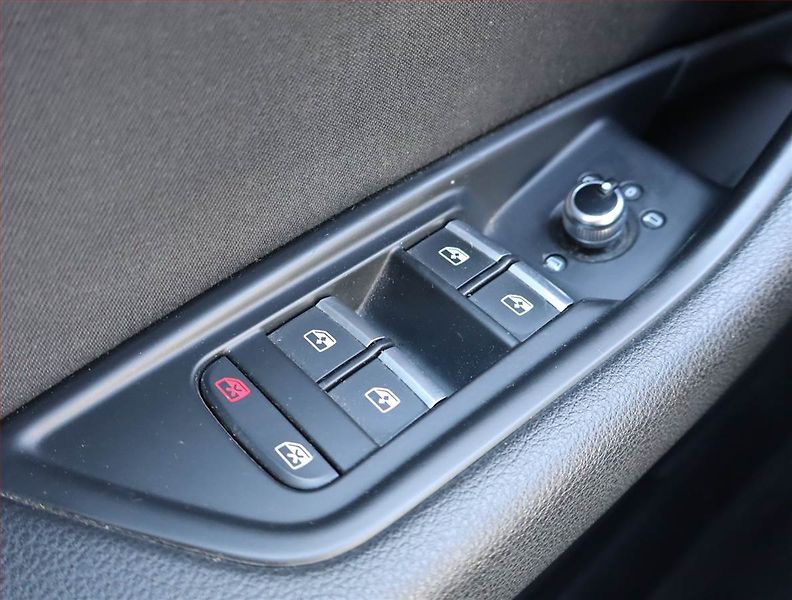 Audi A4 (2017) 2.0 TDI, Serv.kniha, Navi - fotka 15 z 16