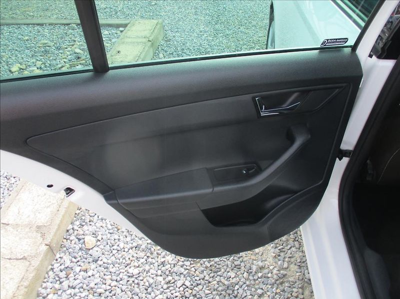 Škoda Fabia 1,0 TSI, klima,servis,DPH,CZ, - fotka 15 z 38