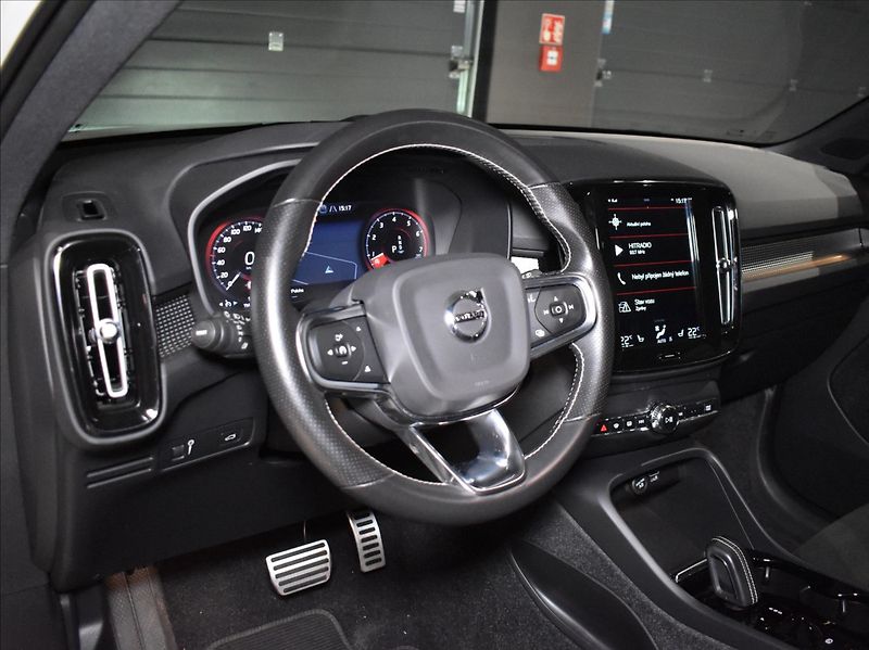 Volvo XC40 2,0 B4 AWD R-design BLIS - fotka 13 z 25