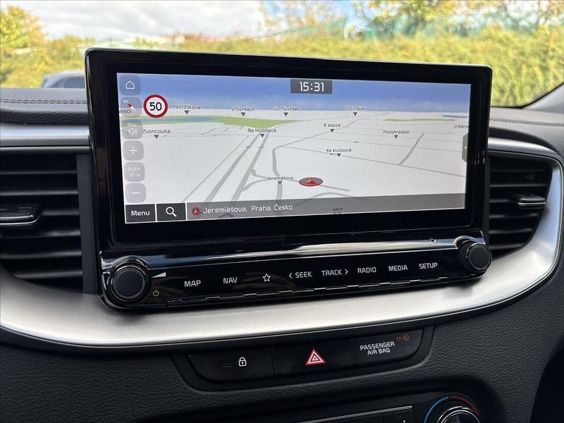 Kia Ceed 1,5 TGDi TOP ZÁRUKA KAMERA - fotka 18 z 40