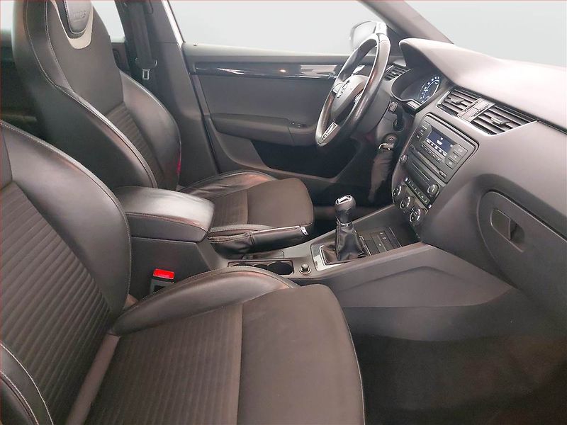 Škoda Octavia (2014) RS 2.0 TDI, Serv.kniha, Xenony - fotka 9 z 18