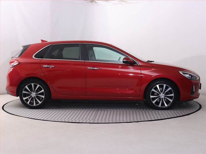 Hyundai i30 (2019) Style 1.4 T-GDI, Serv.kniha - fotka 6 z 21