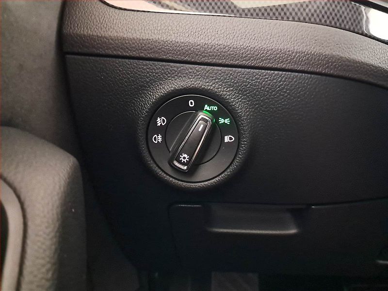 Škoda Superb (2018) Sportline 2.0 TDI, Automat - fotka 19 z 27