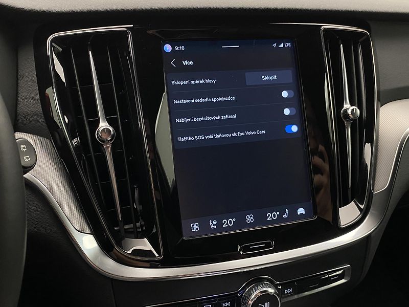 Volvo V60 CC B5 AWD PLUS AUT REZERVACE - fotka 57 z 59