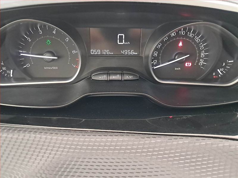 Peugeot 2008 (2018) 1.2 PureTech, Serv.kniha - fotka 11 z 16