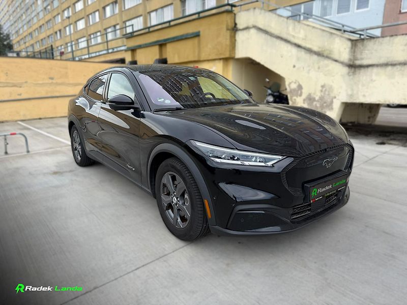 Ford Mustang Mach-E (2021) Standard Range RWD 75,7 kWh - fotka 9 z 17