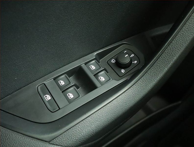 Škoda Karoq (2022) Sportline 2.0 TSI - fotka 16 z 16