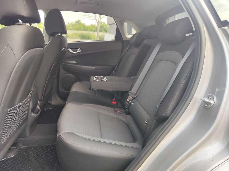 Hyundai Kona EV/150kW 64kWh Style AT - fotka 11 z 35