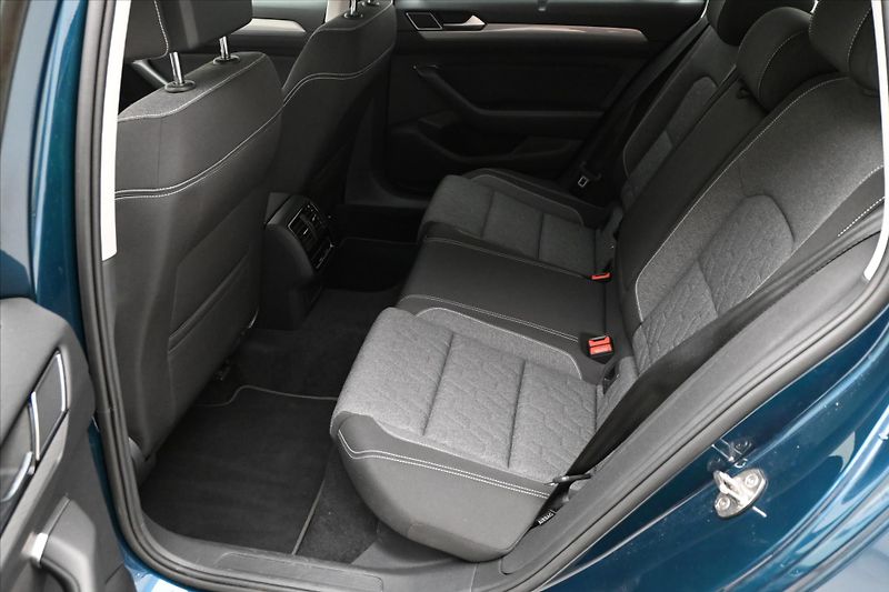 Volkswagen Passat 2,0 TDI 110kW DSG Business Zár - fotka 13 z 25