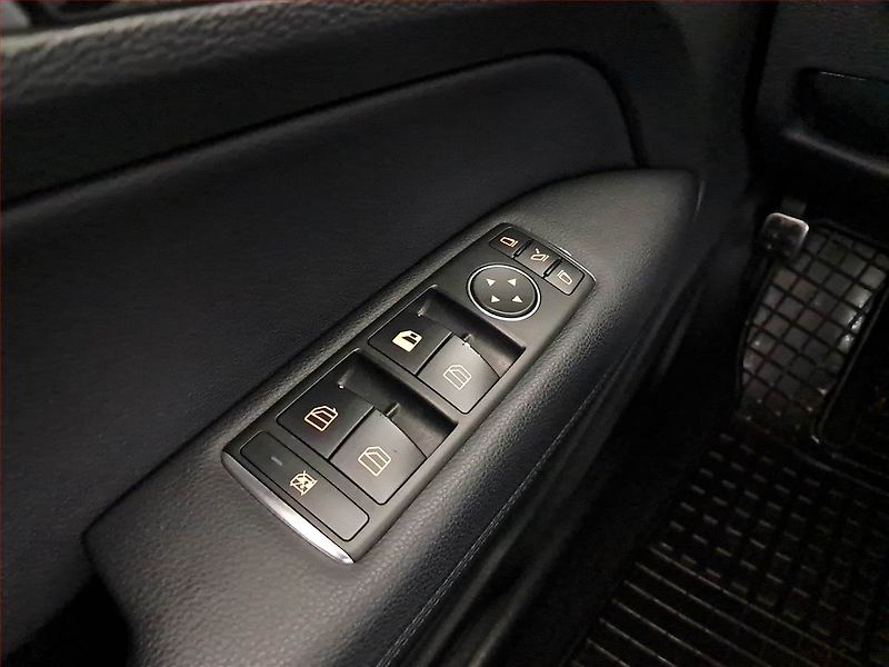 Mercedes-Benz Třídy E (2012) E 300 CDI, Automat, Kůže - fotka 17 z 17