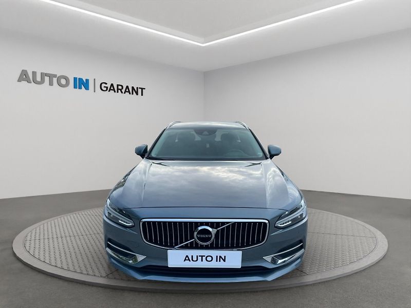 Volvo V90 (2018) D4, 140kW, Momentum - fotka 2 z 28