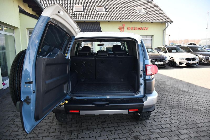 Toyota FJ Cruiser 4,0 VVT-i V6 AWD AT - fotka 43 z 50