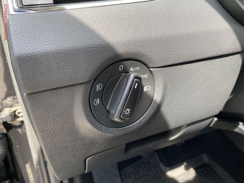 Škoda Octavia (2015) 2.0 TDi, Edition, bixen,navi - fotka 14 z 17