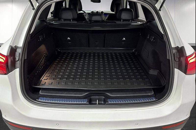 Mercedes-Benz GLC 300 e 4MATIC AMG Tažné - fotka 19 z 19