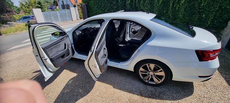 Škoda Superb (2018) Sportline, 2.0TDi 4x4, DPH, ČR - fotka 8 z 22
