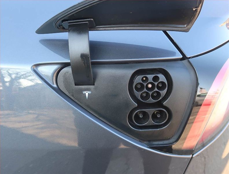 Tesla Model 3 (2019) Long Range 4WD 78kWh, SoH 92% - fotka 23 z 24