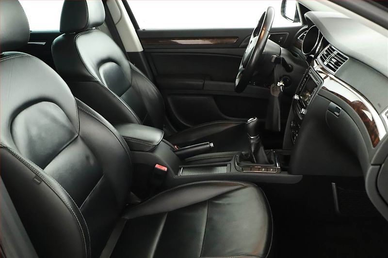 Škoda Superb (2015) Style 1.6 TDI, Kůže, Navi - fotka 7 z 17