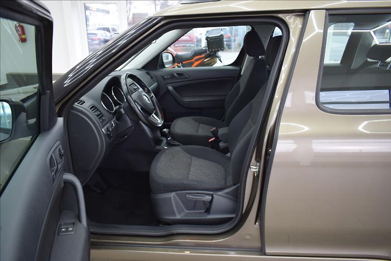 Škoda Yeti 1,2 TSi, 1.maj., DSG,serviska, - fotka 10 z 30