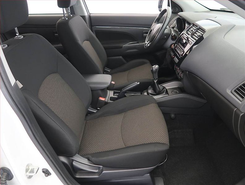 Mitsubishi ASX (2020) Invite 2.0 MIVEC, ČR,1.maj - fotka 9 z 18