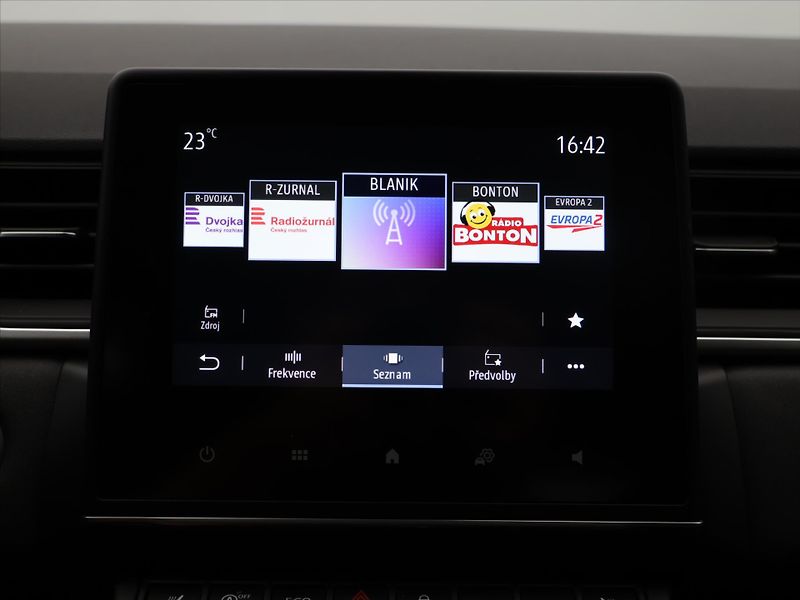 Renault Captur 1,0 TCe 67kW CZ Zen 1.Maj LED - fotka 23 z 35