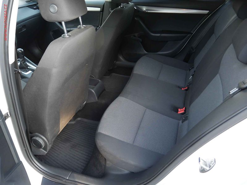Škoda Octavia (2014) 1.6 TDi, AC - fotka 10 z 16