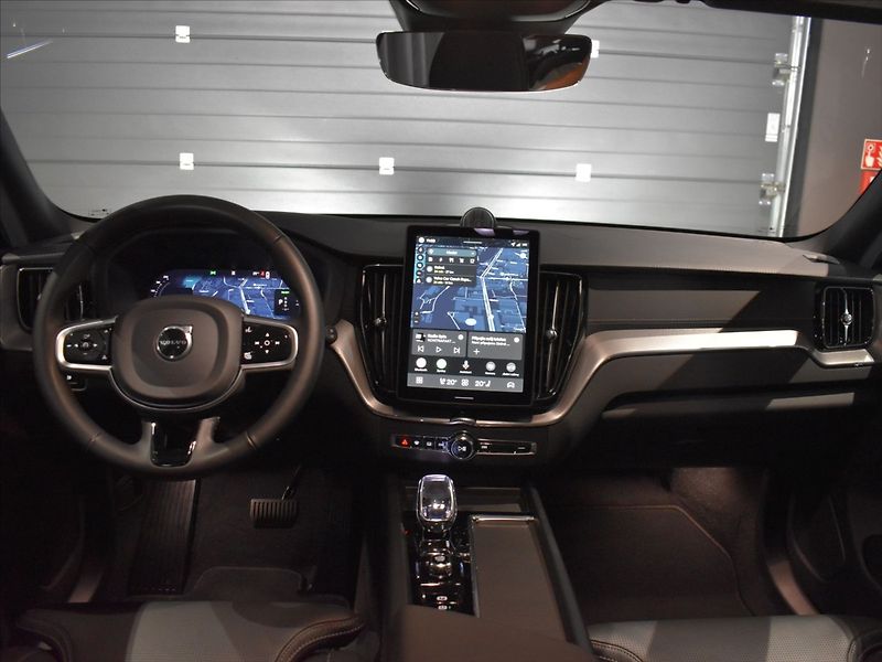 Volvo XC60 2,0 T8 AWD Ultra B&W,masáže, - fotka 14 z 29