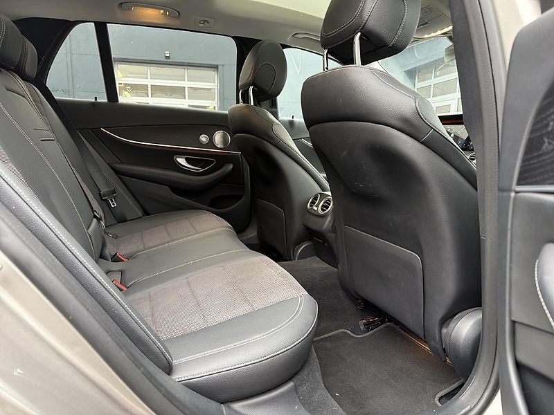 Mercedes-Benz Třídy E E 220d 4M Kombi - fotka 14 z 15