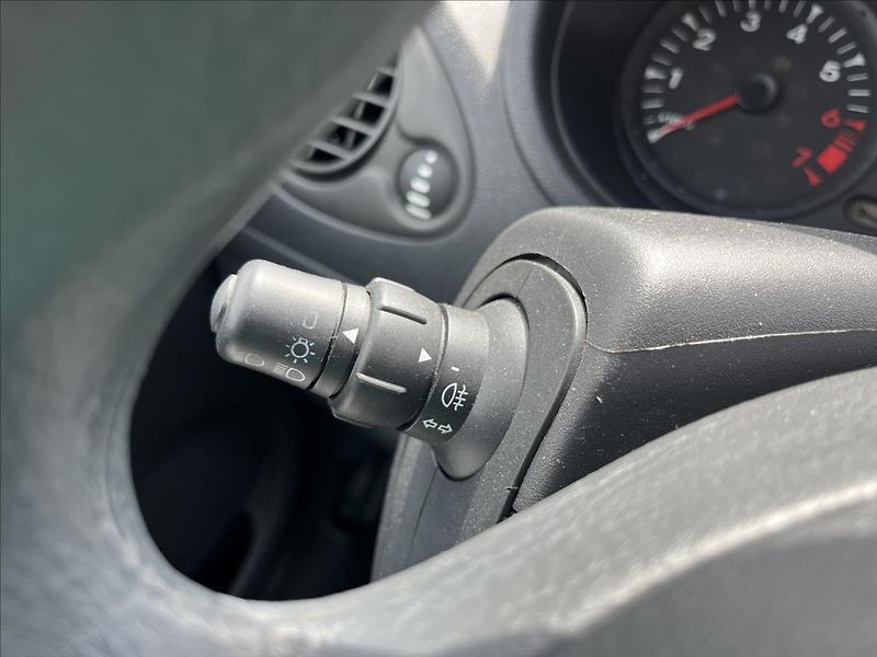 Renault Clio 1,2 i 48 KW ČR  STK 11/27 - fotka 20 z 29