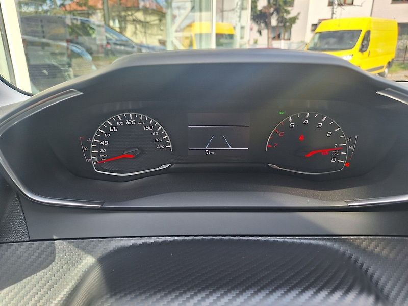 Peugeot 208 (2026) STYLE 1.2 TURBO 100k MAN6 - fotka 12 z 21